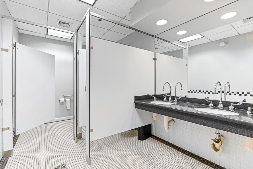 More Photos Of 28 Atlantic Ave, Boston Apartments For Lease