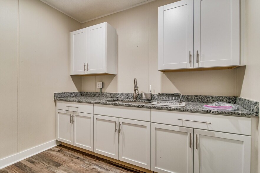 More Photos Of 725 S J St, Pensacola Office Residential For Sale