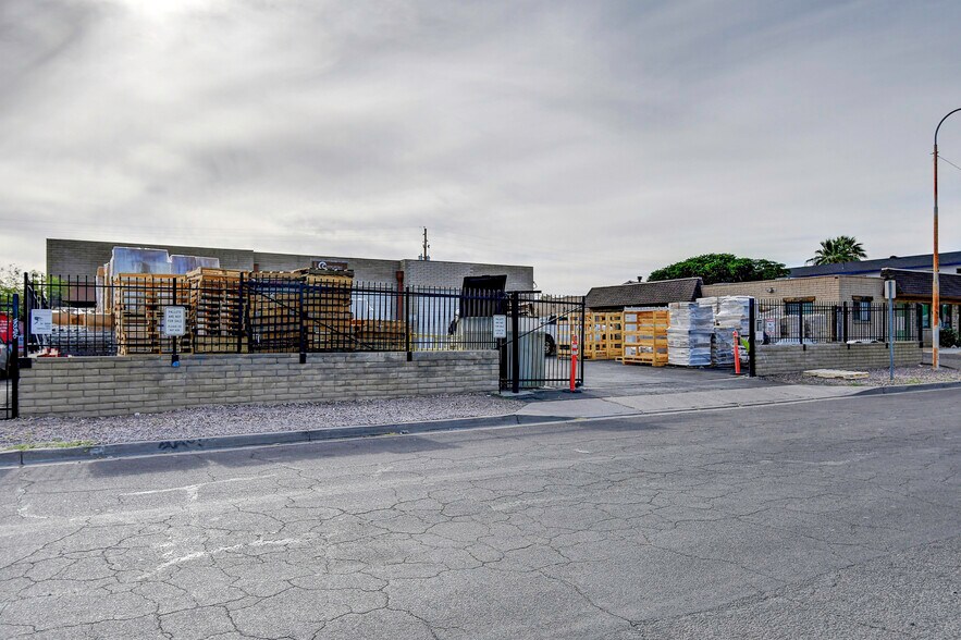 More Photos Of 2928 N 30th St, Phoenix Warehouse For Lease