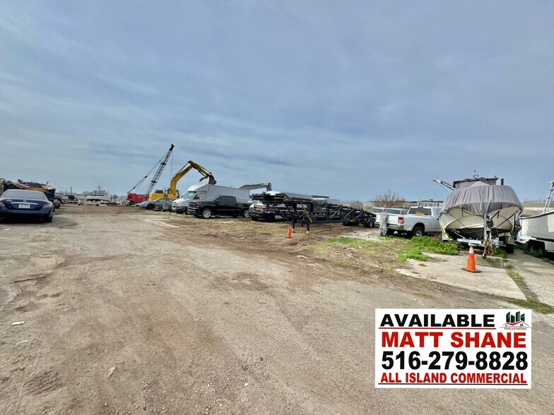 More Photos Of 25 Lacon Ct, Brooklyn Marina For Sale