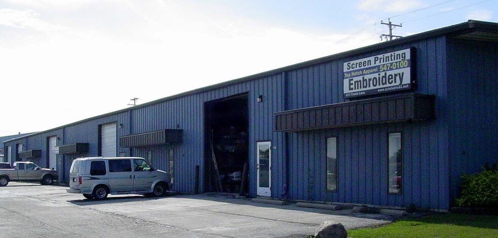 More Photos Of 411 Travis Ln, Waukesha Manufacturing For Lease