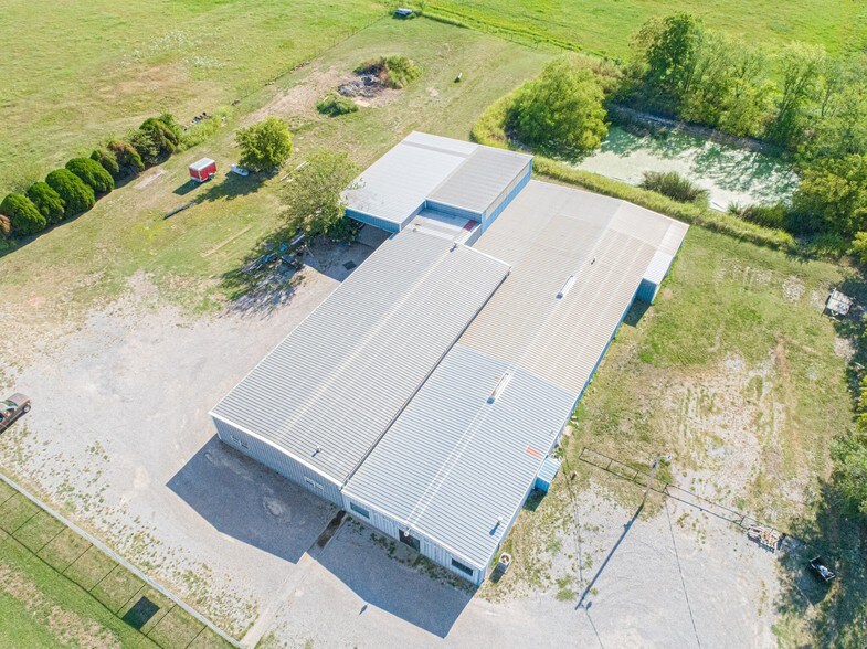 More Photos Of 700 N Main St, Lexington Warehouse For Lease