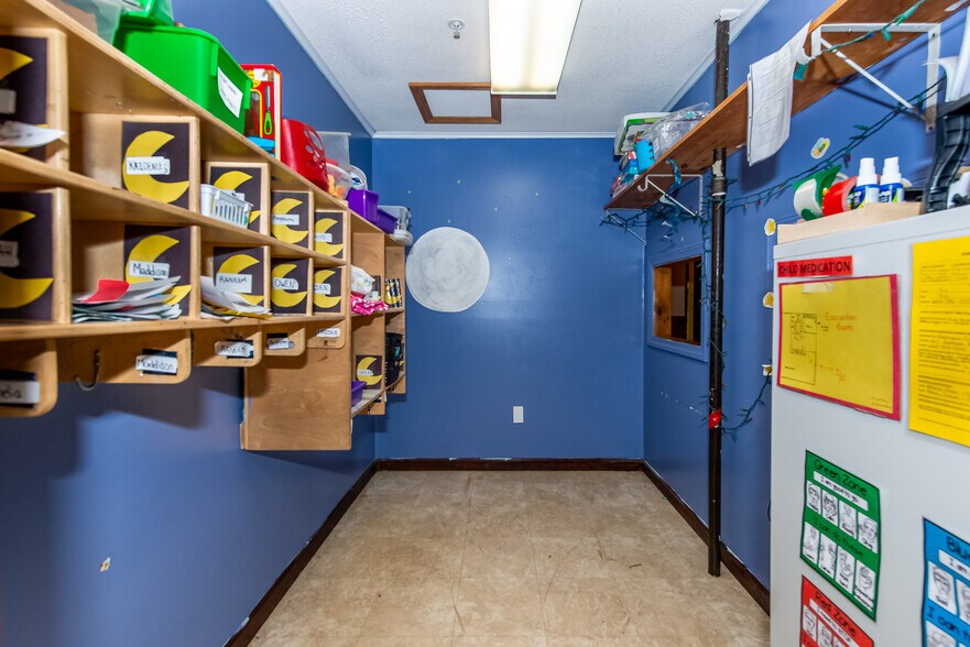 More Photos Of 105 Durham Rd, Dover Daycare Center For Sale