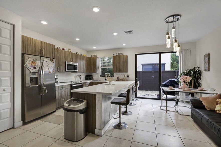 More Photos Of 15809 NW 91st Ct, Miami Lakes Specialty For Sale