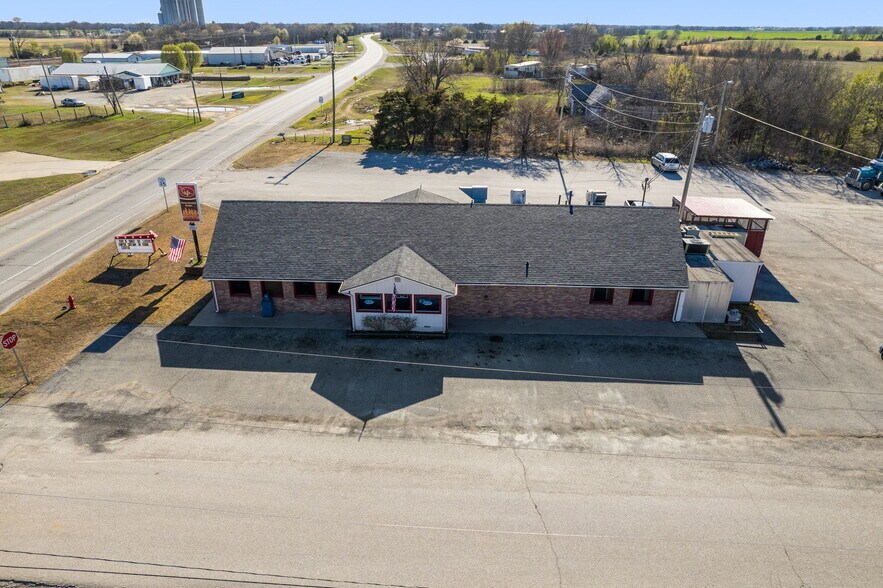 More Photos Of 704 W Conner Ave, Fairland Restaurant For Sale