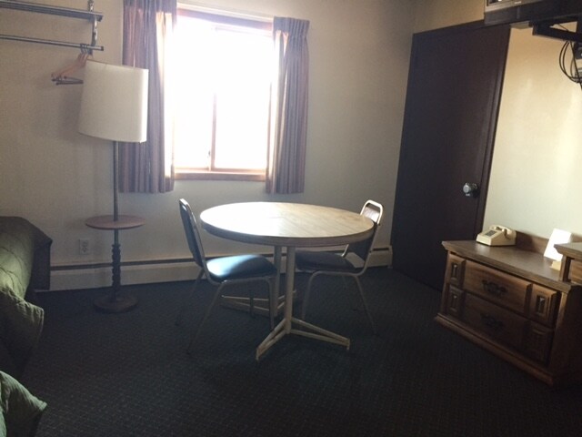 More Photos Of 100 Silver St, Hurley Hotel For Sale