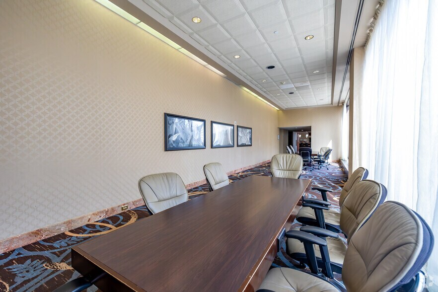 More Photos Of 75 E State St, Columbus Hotel For Sale