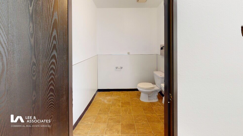 More Photos Of 17101-17121 Central Ave, Carson Warehouse For Lease