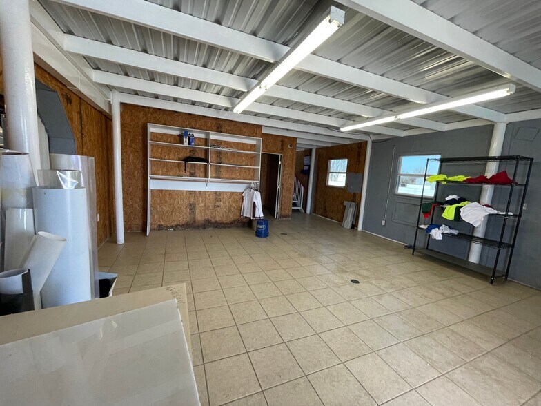 More Photos Of 734 FM 2048, Boyd General Retail For Lease