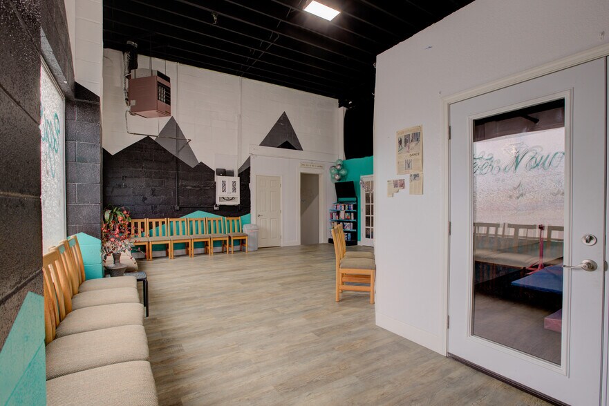 More Photos Of 1560 SE Stephens St, Roseburg Freestanding For Sale