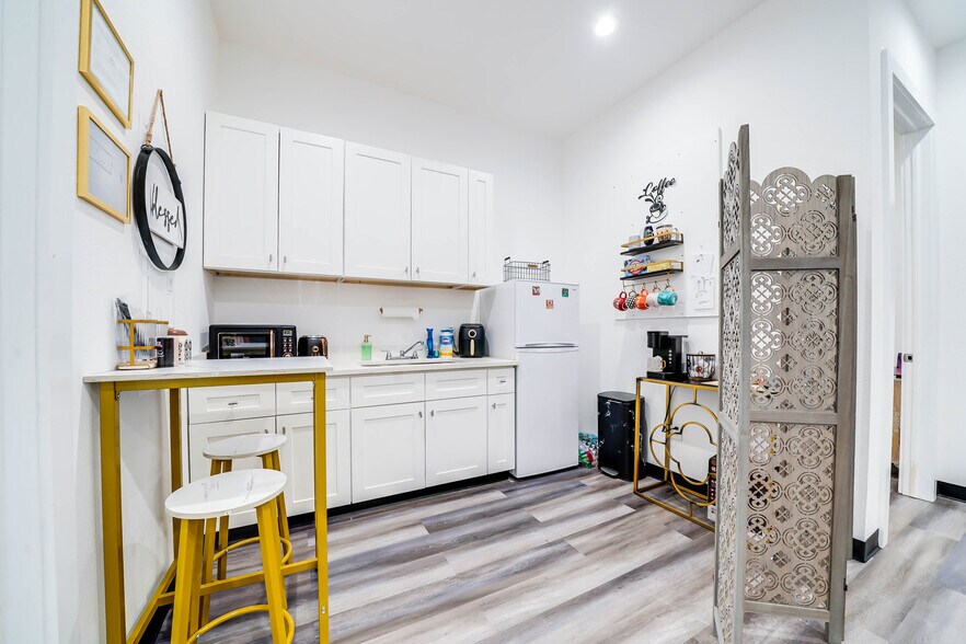 More Photos Of 1802 Mansfield Webb Rd, Mansfield Unknown For Lease