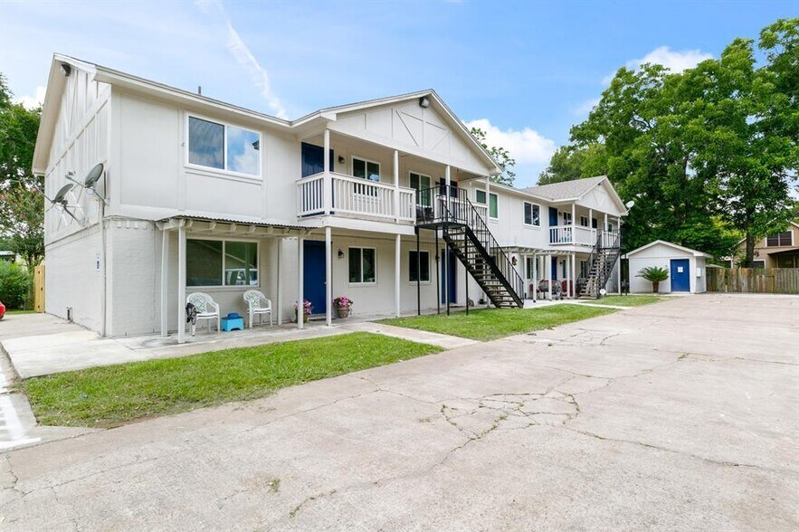 Primary Photo Of 1312 W Adoue St, Alvin Apartments For Sale