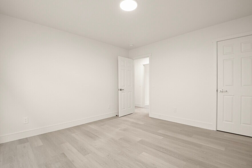 More Photos Of 91 5th Ave, Redwood City Showroom For Sale