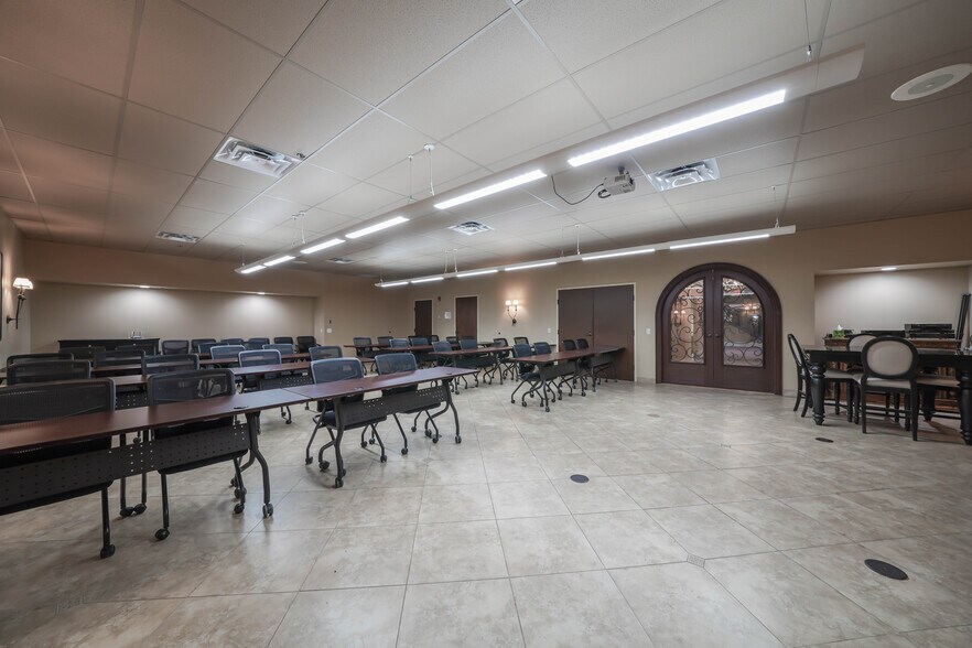 More Photos Of 8534 Yankee St, Dayton Office For Sale