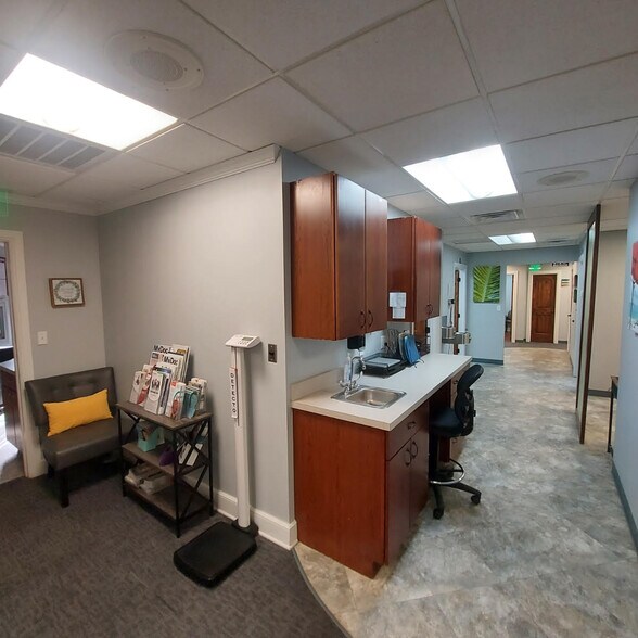 More Photos Of 6112-6122 E 61st St, Tulsa Medical For Sale