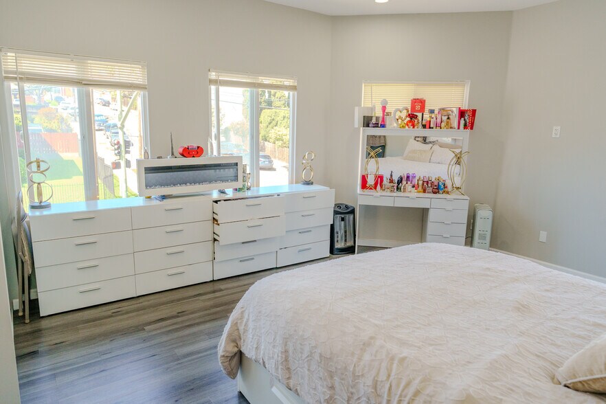 More Photos Of 3210 Harrison St, Oakland Storefront Retail Residential For Sale