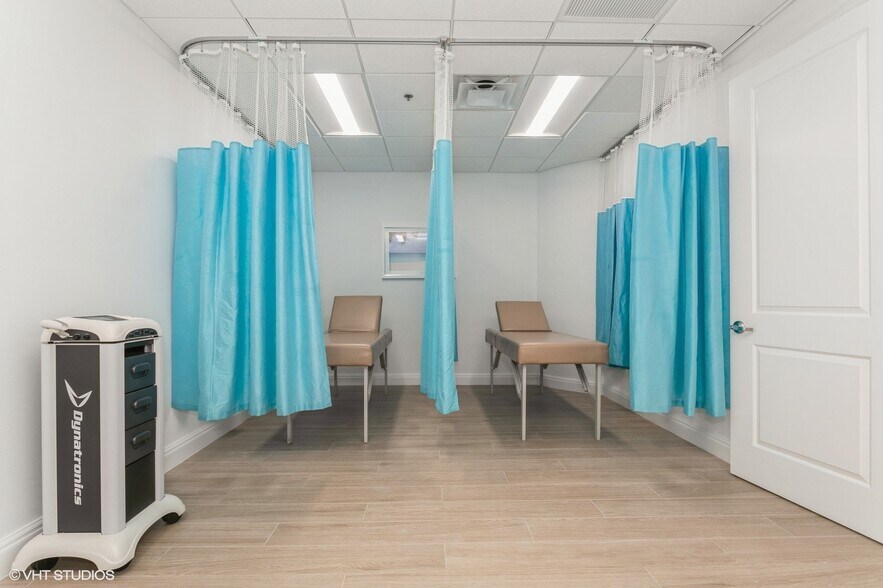 More Photos Of 2520 Tamiami Trl N, Nokomis Medical For Sale