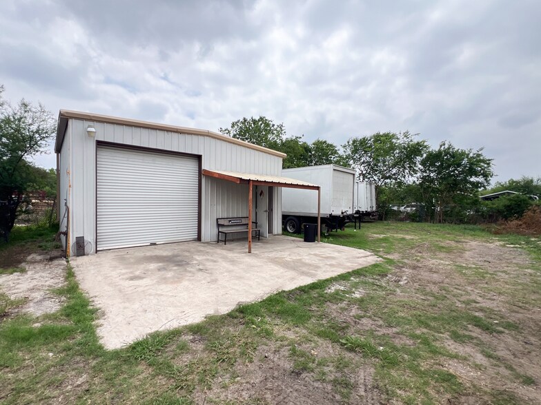 More Photos Of 13250 Lookout Rd, San Antonio Warehouse For Sale