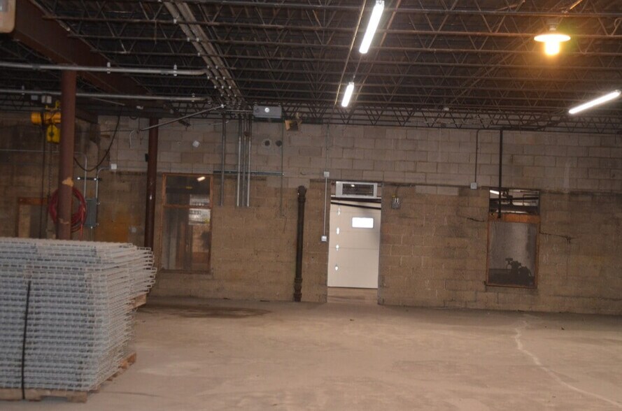 More Photos Of 726 S Broadway, Aurora Warehouse For Sale