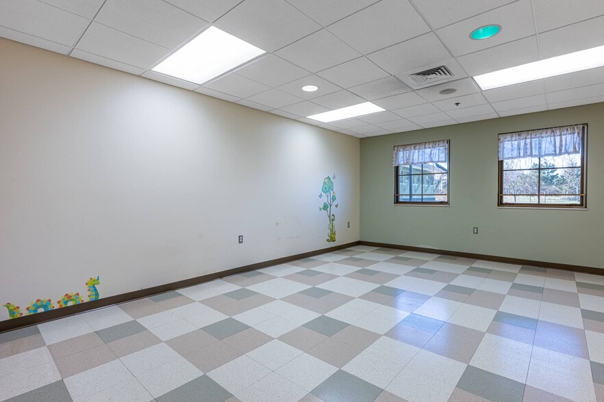 More Photos Of 8690 Yankee St, Dayton Religious Facility For Lease