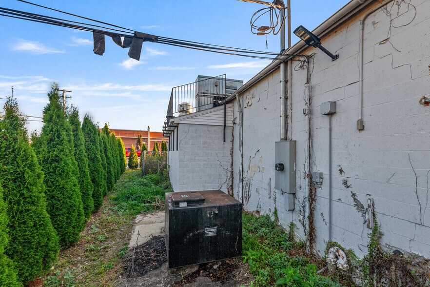 More Photos Of 741 N Cedar Crest Blvd, Allentown Service Station For Sale