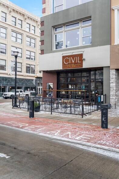 More Photos Of 408 W Walnut St, Springfield Storefront Retail Residential For Lease