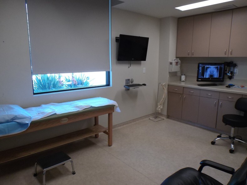 More Photos Of 2725 16th St, Bakersfield Office For Sale