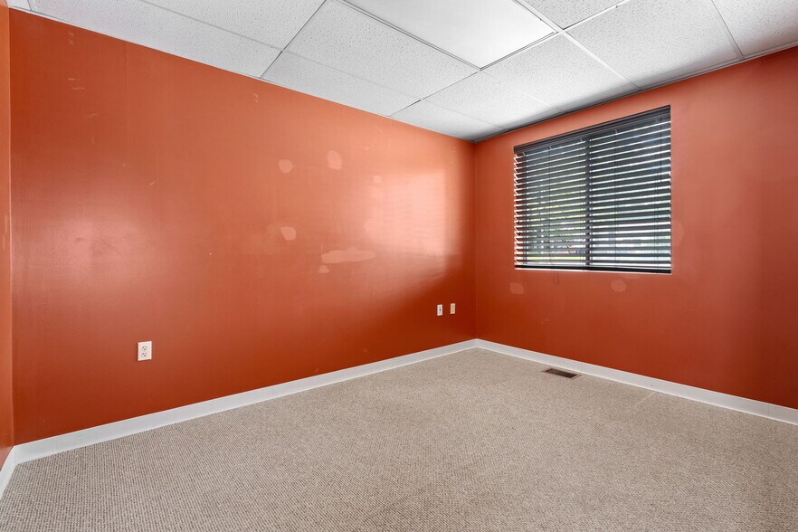 More Photos Of 4 Corwin Ct, Newburgh Medical For Sale