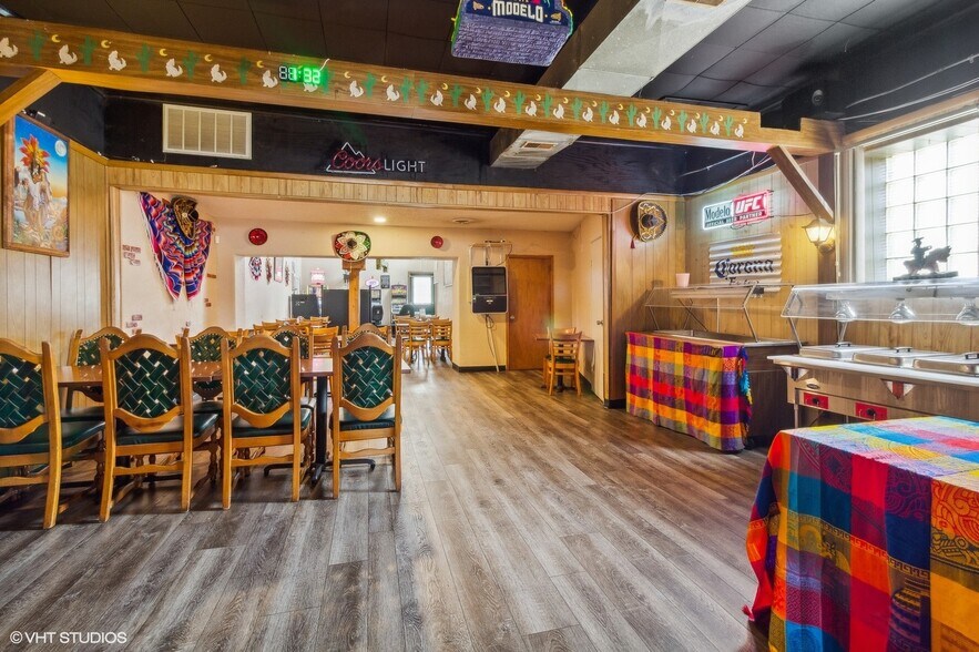 More Photos Of 309 E Walnut St, Oglesby Restaurant For Sale