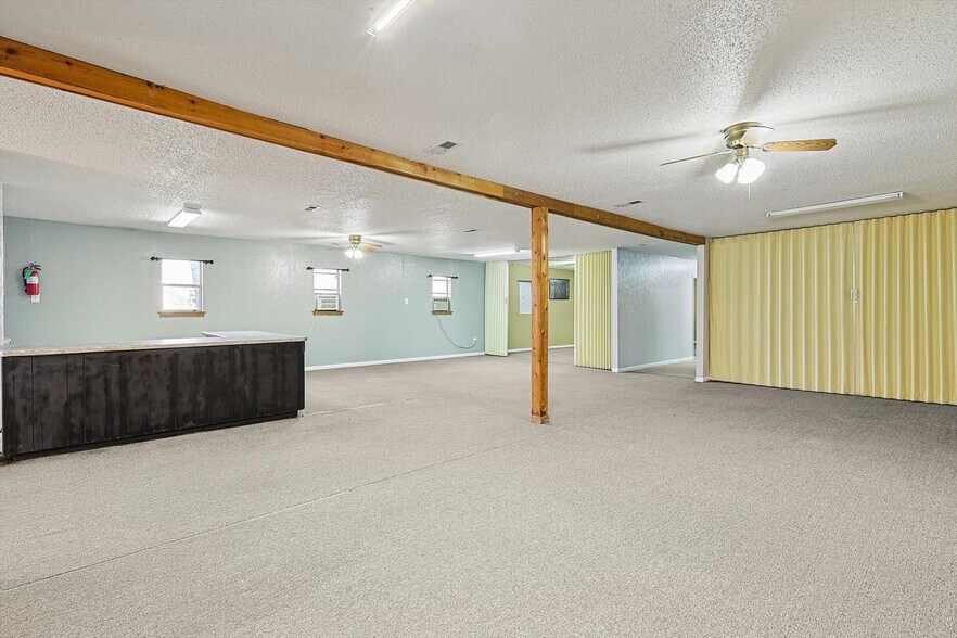 More Photos Of 325 S Cowan Ave, Lewisville Flex For Sale