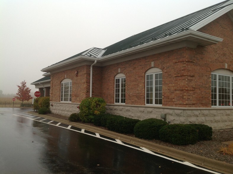 More Photos Of 2429 Randall Rd, Carpentersville Storefront Retail Office For Lease