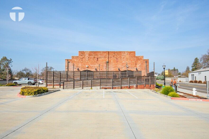 More Photos Of 9699 Railroad St, Elk Grove Restaurant For Lease