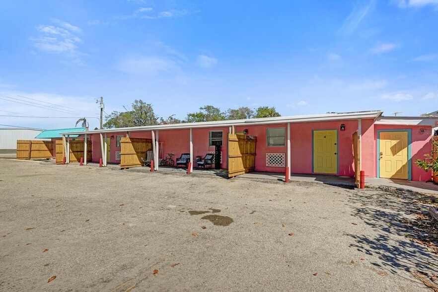More Photos Of 1422 US 441 SE, Okeechobee Hotel For Sale