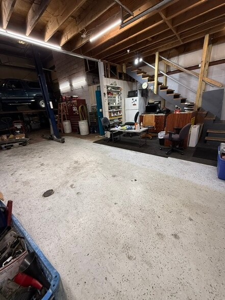 More Photos Of 101 S First Colonial Rd, Virginia Beach Light Manufacturing For Sale