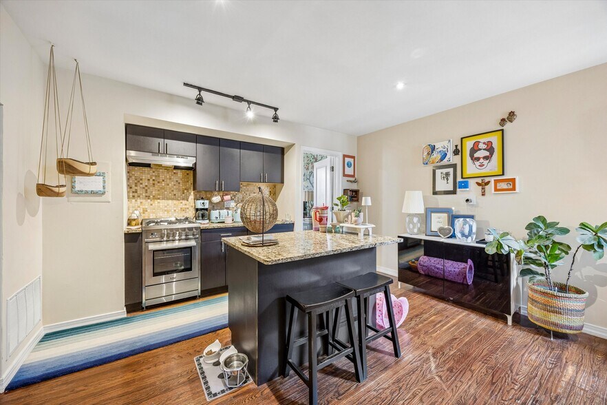 More Photos Of 1909 S Broad St, Philadelphia Office Residential For Sale