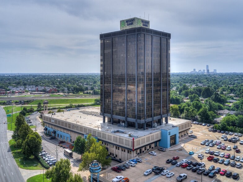 More Photos Of 1900 NW Expressway, Oklahoma City Office For Lease