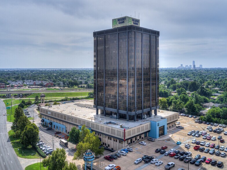 More Photos Of 1900 NW Expressway, Oklahoma City Office For Lease