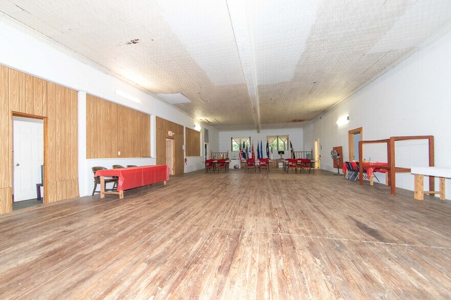 More Photos Of 913 Old Buckingham Rd, Cumberland Lodge Meeting Hall For Sale