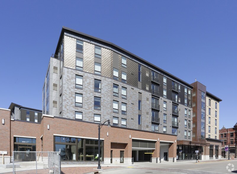 More Photos Of 202 Eau Claire St, Eau Claire Dormitory For Lease