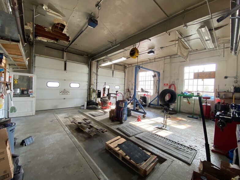 More Photos Of 320 N Federal Blvd, Riverton Auto Repair For Sale
