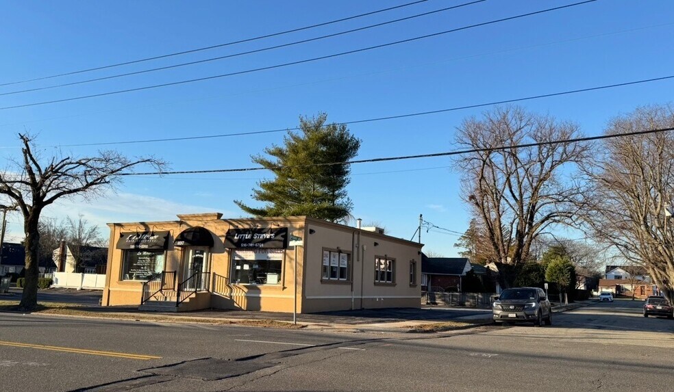 More Photos Of 897 Willis Ave, Albertson Storefront For Sale