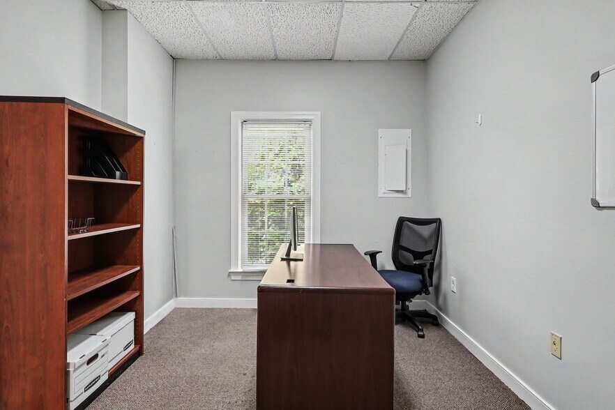 More Photos Of 8407 Richmond Hwy, Alexandria Storefront For Sale
