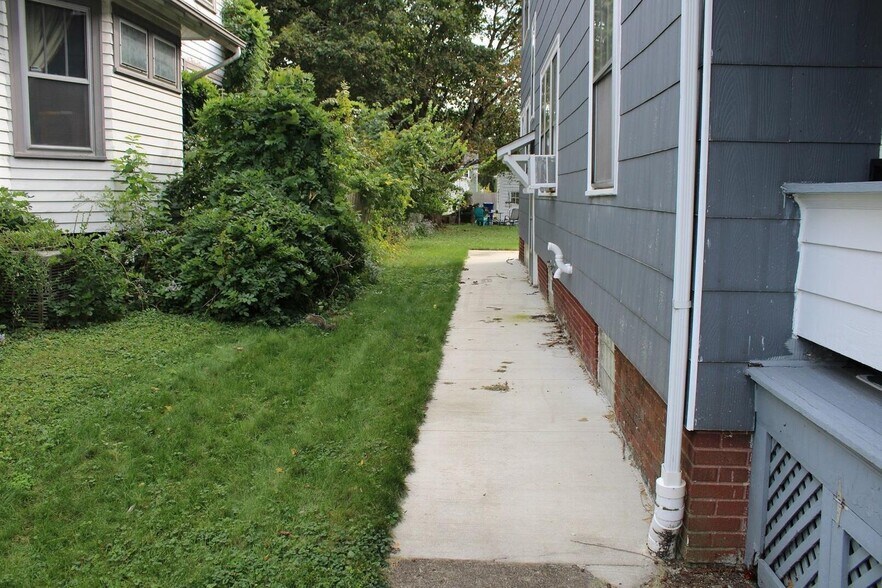 227 E Como Ave, Columbus, OH 43202 Multifamily For Sale