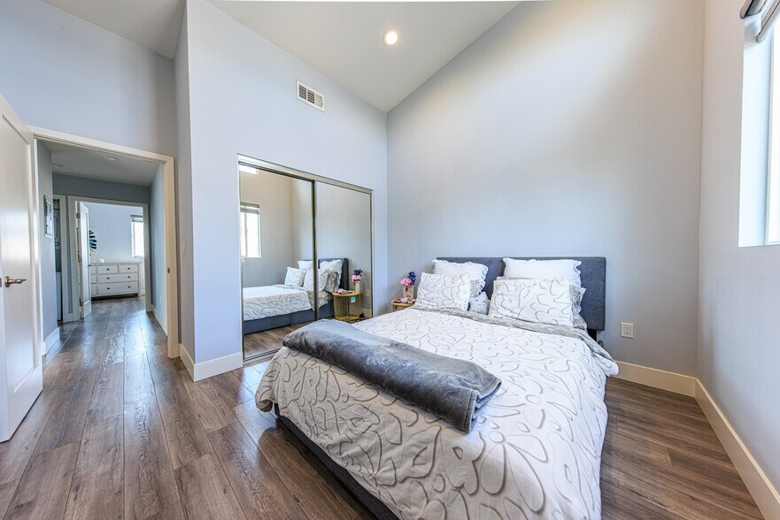 More Photos Of 5743 Case Ave, North Hollywood Apartments For Sale