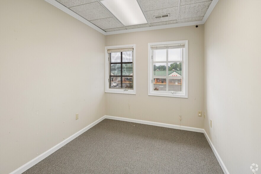 More Photos Of 3920 Plank Rd, Fredericksburg Office Residential For Sale