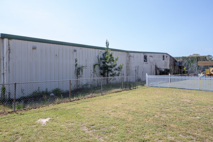 More Photos Of 24 N Ingold Ave, Garland Freestanding For Sale