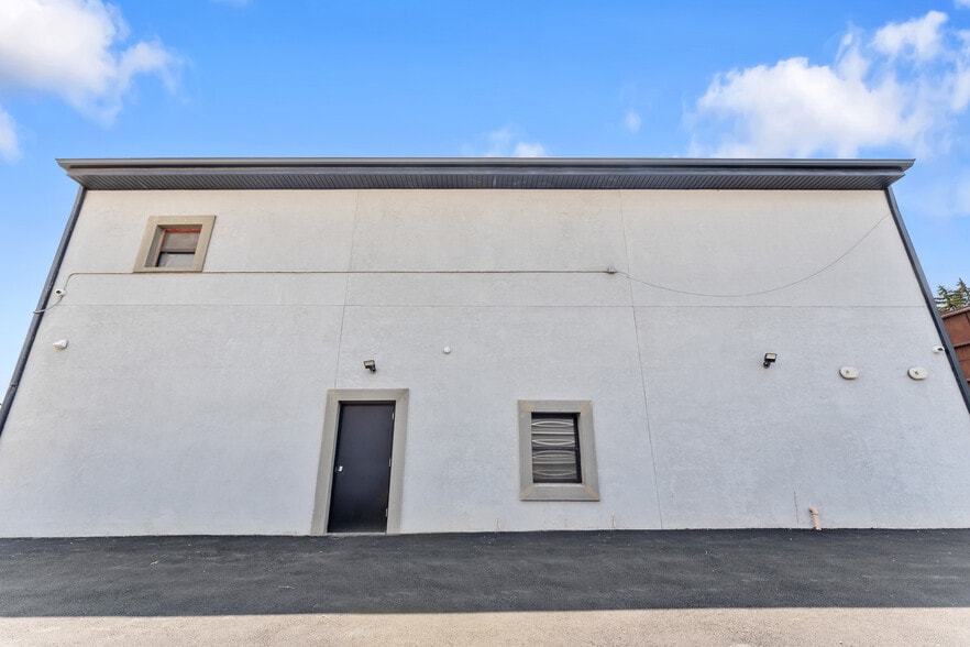 More Photos Of 470 Belleville Tpke, North Arlington Warehouse For Lease
