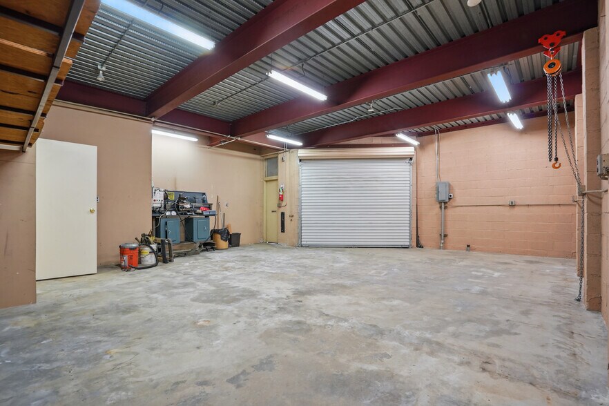 More Photos Of 3632 Foothill Blvd, La Crescenta Manufacturing For Sale