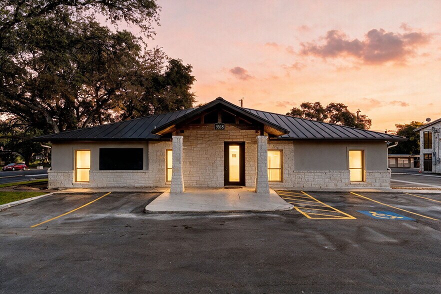 More Photos Of 9518 Tioga Dr, San Antonio Office For Sale