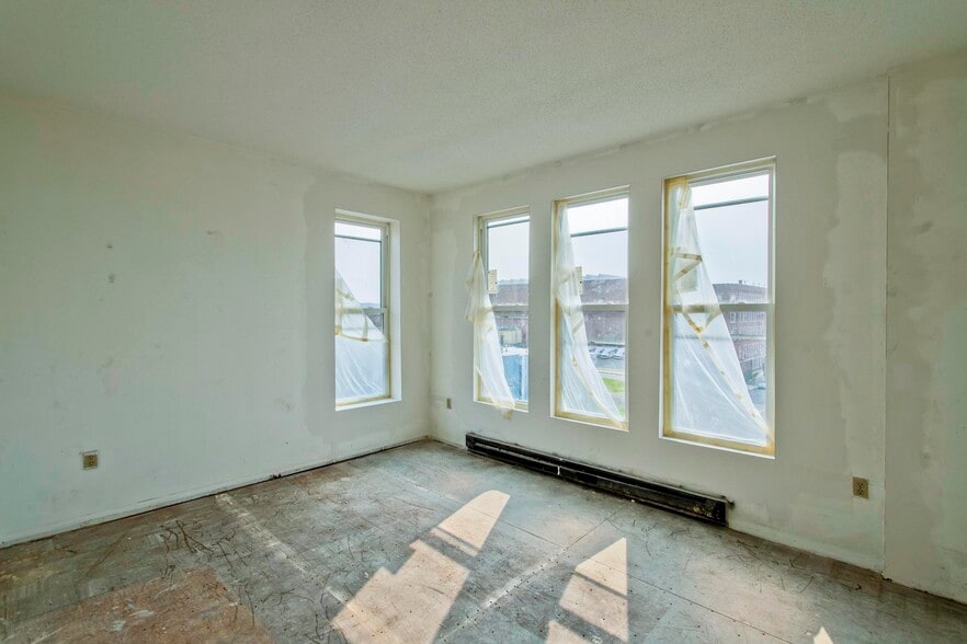 More Photos Of 445-447 High St, Holyoke Storefront Retail Residential For Sale